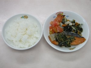 幼児食 ご飯 魚のごまだれかけ もやしの甘酢和え トマト