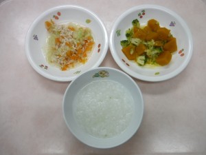 離乳食 つぶしがゆ かぼちゃとブロッコリーの炊き合せ 人参のそぼろ煮