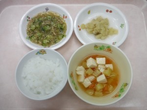 離乳食 つぶしがゆ 豆腐とトマトのスープ ブロッコリーのそぼろ煮 煮バナナ