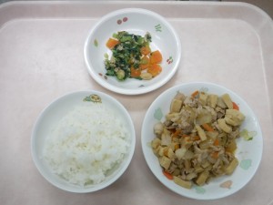 幼児食 ご飯 豚肉のしょうが焼き 大豆と青菜のサラダ