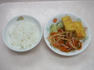 幼児食 ご飯 ツナいり厚焼卵 スパゲティソテー グリーンポテト