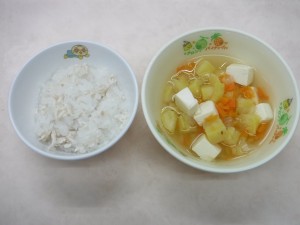 離乳食1 そぼろなんはん 野菜スープ 