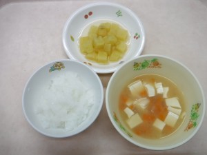 離乳食 なんはん ５倍がゆ 味噌汁 さつま芋のうま煮