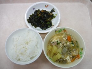 幼児食 ご飯 さつま汁 若布の炒め煮