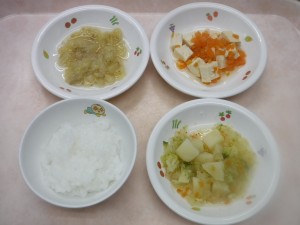 離乳食1 ５倍がゆ 豆腐と人参の炊き合せ じゃが芋と野菜のうま煮「 煮バナナ