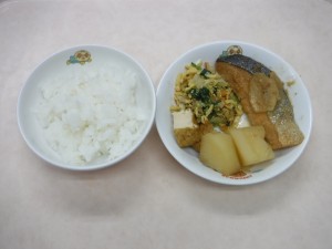 幼児食 ご飯 魚と野菜の味噌煮 千草和え 