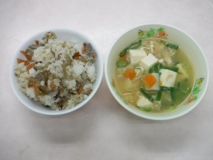 幼児食 牛肉とごぼうの混ぜご飯 味噌汁