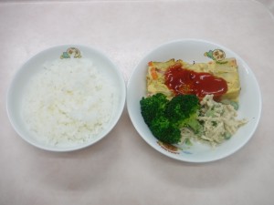 幼児食 ご飯 ポテトオムレツ 切干大根のサラダ ブロッコリー