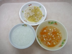離乳食2 5倍がゆ 冬野菜のスープ さつま芋のそぼろ煮