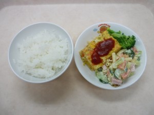 幼児食 ご飯 キャロットオムレツ マカロニサラダ ブロッコリー 