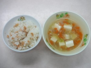 離乳食1 鮭ご飯 味噌汁