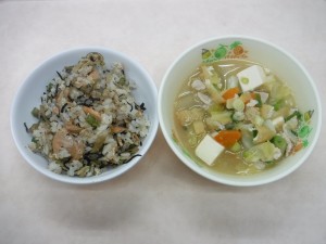 幼児食 魚いり炊込みごはん 味噌汁