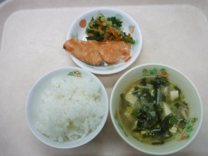 幼児食 ご飯 魚の塩焼き おひたし 味噌汁