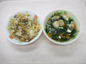 幼児食 ビビンバチャーハン わかめスープ