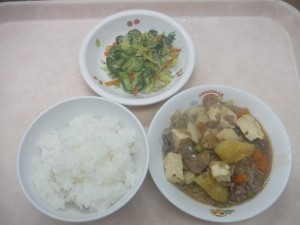 幼児食 ご飯 肉じゃが ゆかり和え