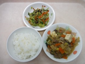 幼児食 ご飯 すき焼き風煮 ゆかり和え