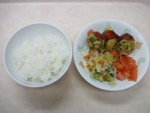 幼児食 ご飯 豆腐のまり揚げ 春様の酢の物 トマト