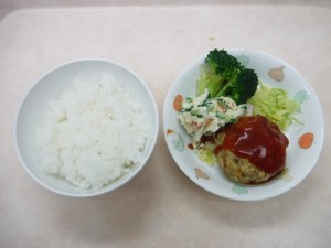幼児食 ご飯 豆腐ハンバーグ ポテトサラダ ボイル野菜
