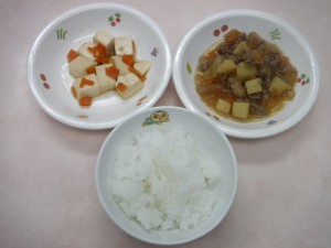 離乳食 ご飯 牛肉と野菜の煮付け 豆腐と人参の煮付け 