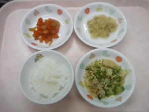 離乳食 ご飯 じゃが芋とブロッコリーのそぼろ煮 人参と玉葱の煮物 煮バナナ