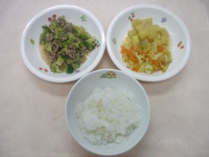 離乳食 ご飯 ブロッコリーと牛肉の煮物 さつま芋のうま煮 人参とキャベツのサラダ