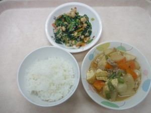 幼児食 ご飯 大根の味噌煮 大豆と青菜のサラダ