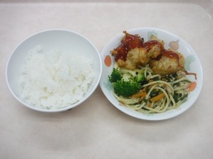 幼児食 ご飯 ソイチキナゲット ツナとわかめのスパゲティ ブロッコリー