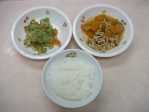 離乳食 ご飯 かぼちゃのそぼろ煮 ブロッコリーサラダ 