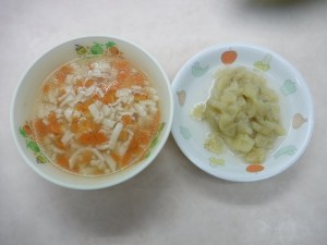 離乳食 人参とそぼろのうどん 煮バナナ