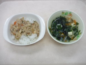 幼児食 マーボーれんこん丼 野菜スープ