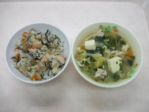 幼児食 魚いり炊き込みご飯 味噌汁